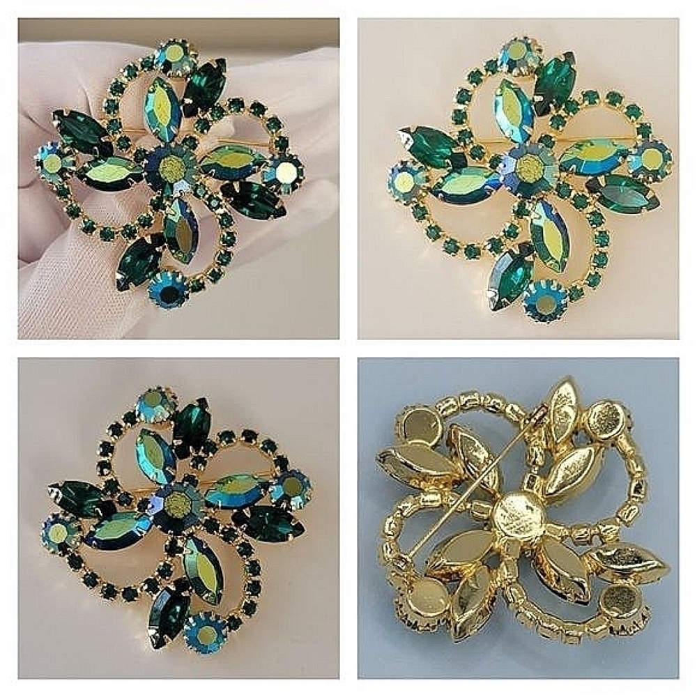 Vintage Brooch Gold Tone Emerald Green Crystals Brooch #506